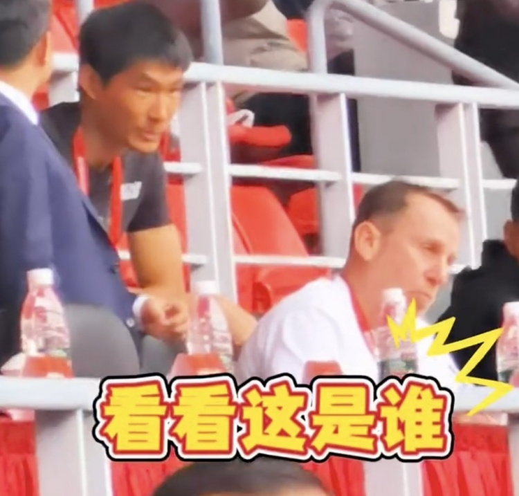 久爾杰維奇現(xiàn)身鹽城，現(xiàn)場(chǎng)觀看中國(guó)U22國(guó)足vs韓國(guó)