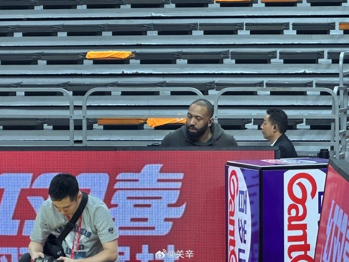 今晚不打？廣東主場迎戰(zhàn)廣廈 吉倫沃特一身便裝現(xiàn)身球館