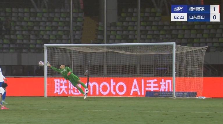 梅州開場2分鐘1-0泰山！茹子楠不停球抽射世界波攻破王大雷大門