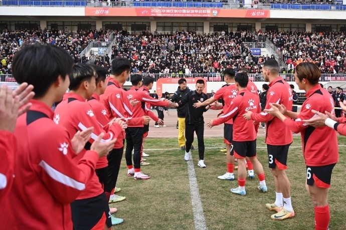 今日賽前，俱樂部為前球員馬曉磊及文爍舉行了退役儀式