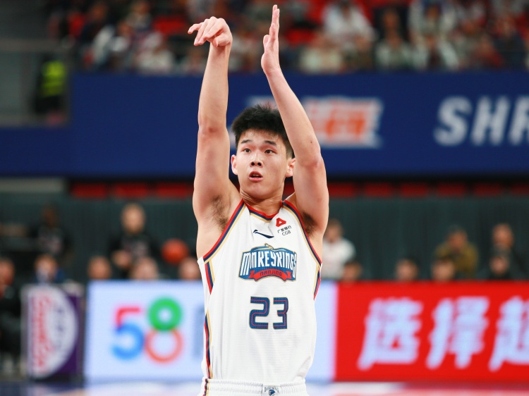 狀態(tài)可以！林葳半場8中5拿到13分1板1助