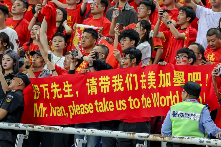 足球報(bào)：國足主場(chǎng)戰(zhàn)澳大利亞預(yù)計(jì)到場(chǎng)采訪記者不低于300人