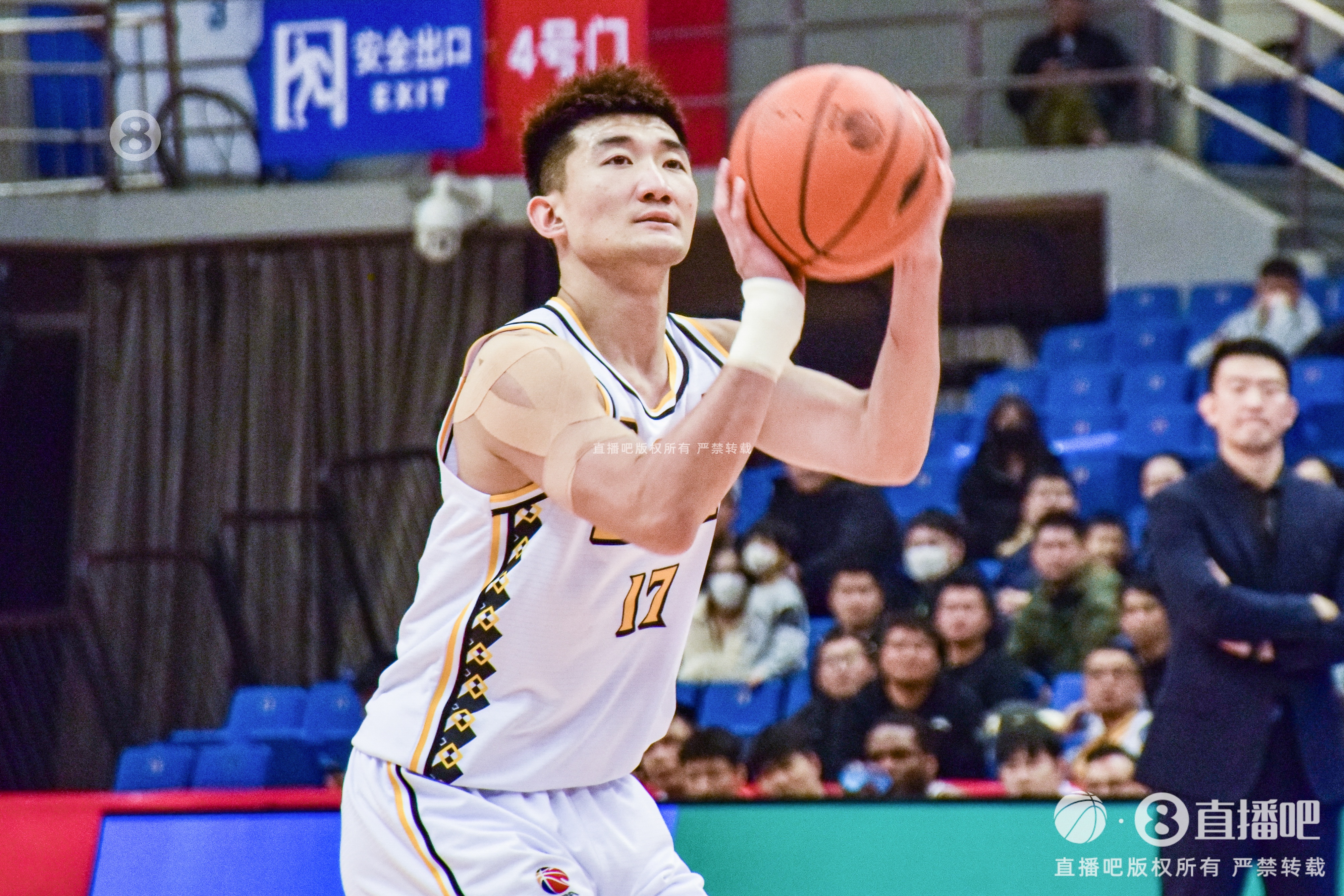 早日康復！探長：孫銘徽已經(jīng)脫掉保護靴 可以正常走路