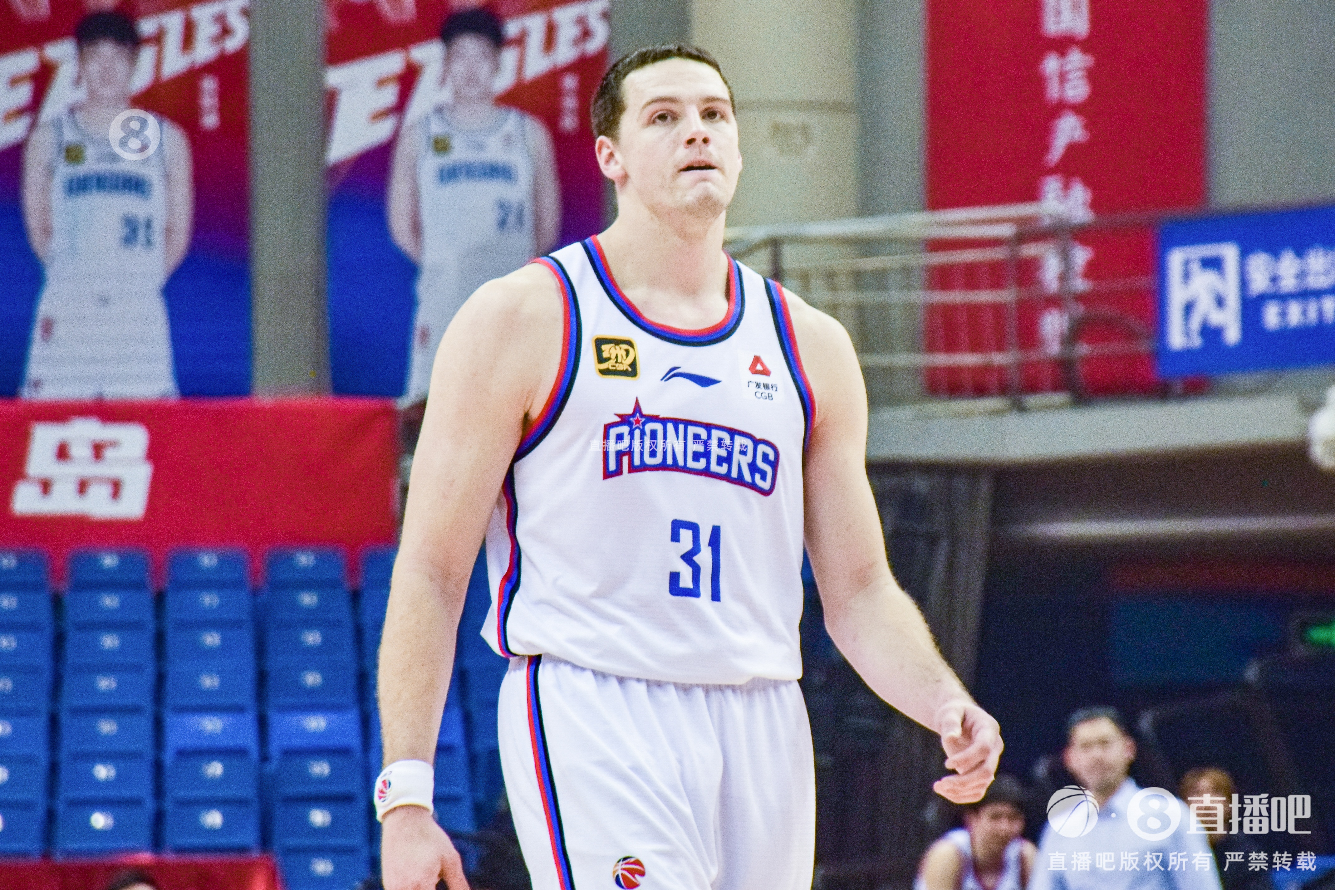狀態(tài)不對勁！大衛(wèi)-詹姆斯10中3僅拿7分8板4助 4失誤