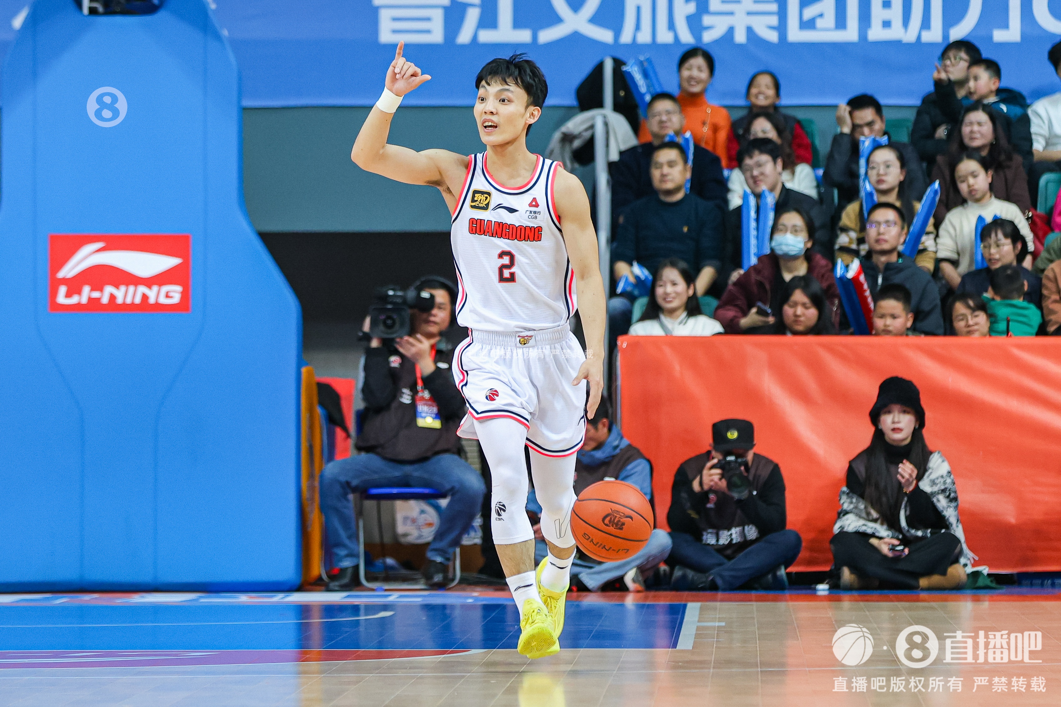 今天狀態(tài)不好！徐杰9中2&三分5中1拿5分6板 僅送1助攻&出現(xiàn)3失誤