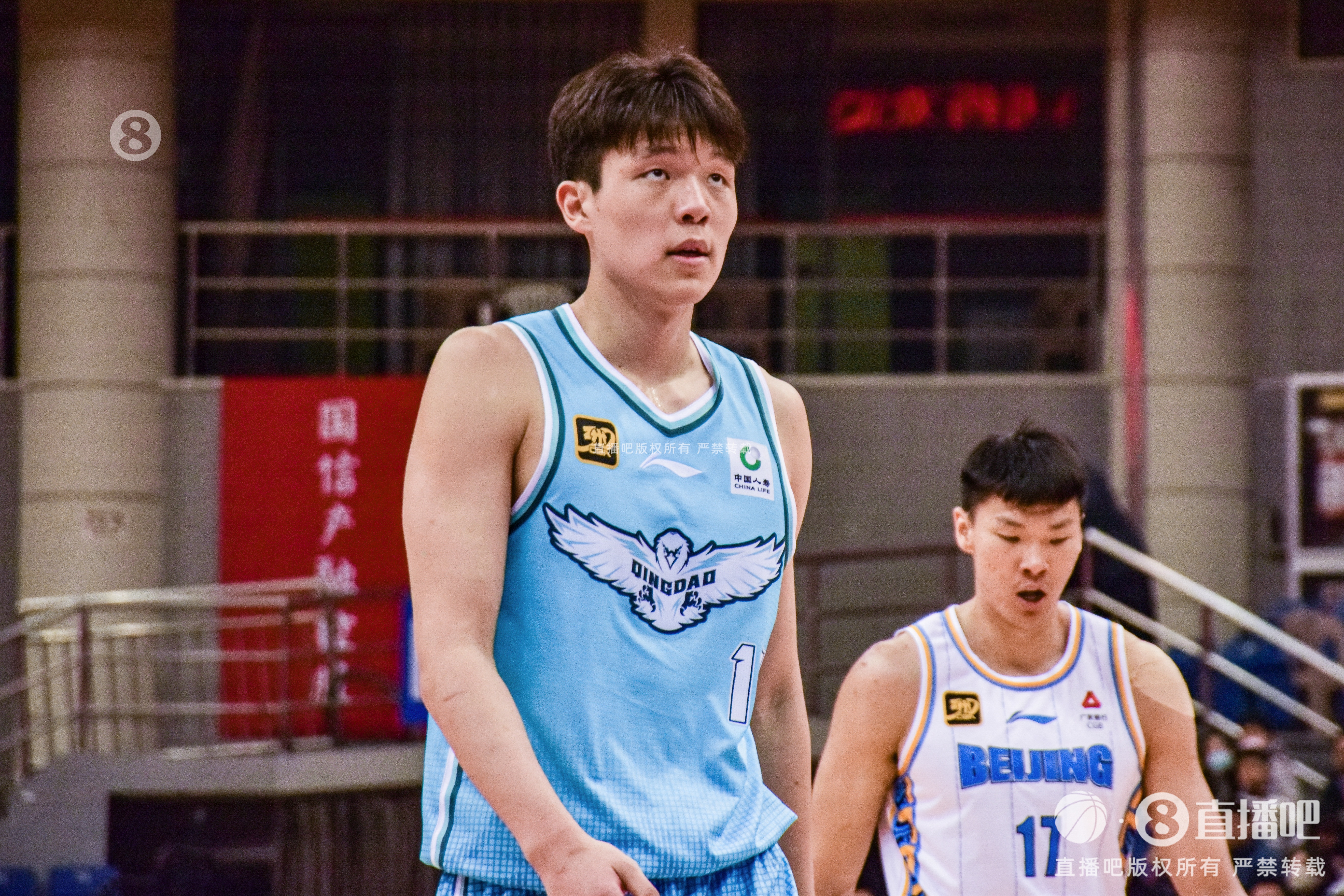 內(nèi)線攻防俱佳！楊瀚森半場10分鐘4中3砍9分11板&另有3斷2帽