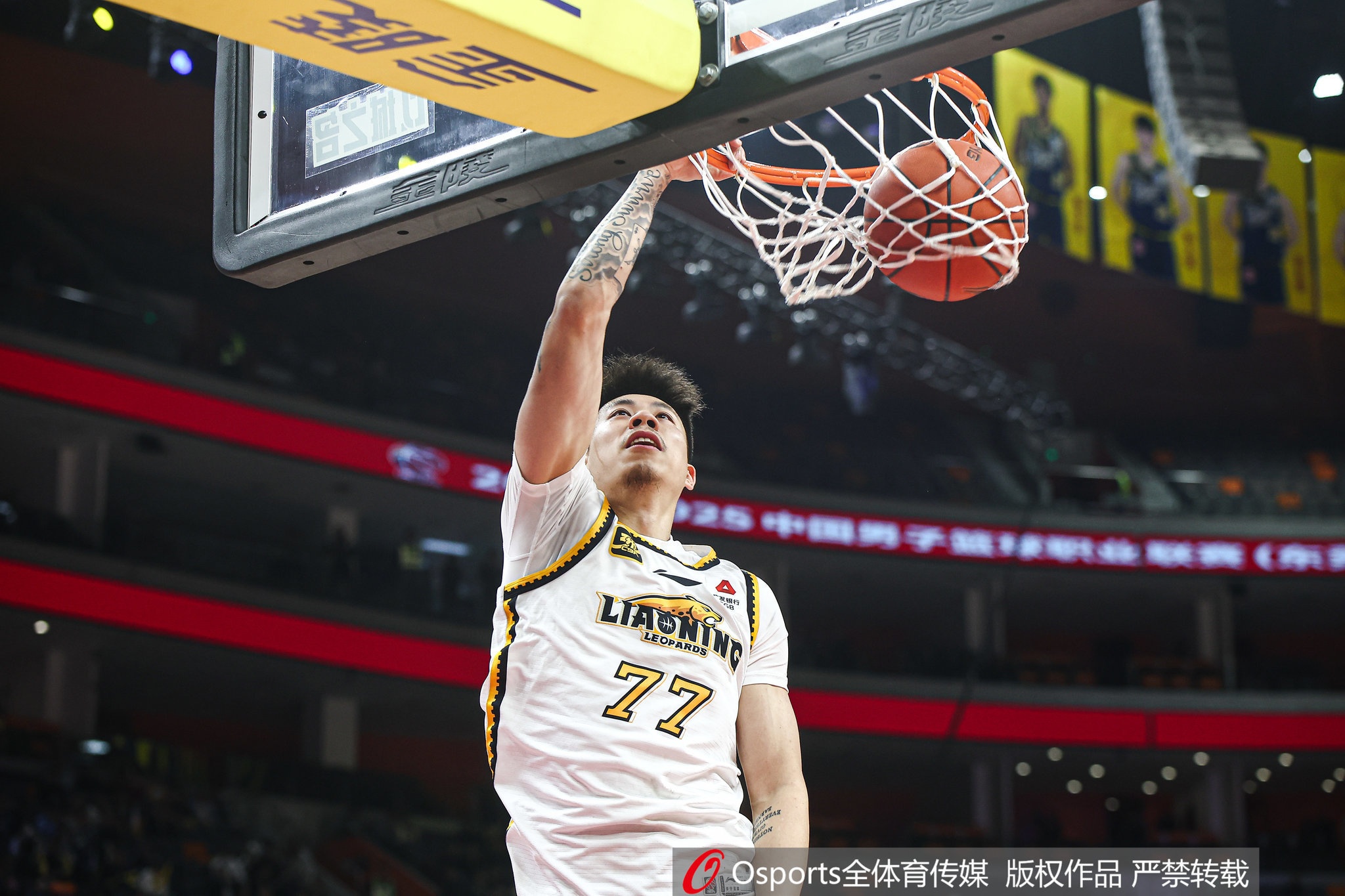 很拼！張鎮(zhèn)麟28投11中&三分14中5砍29分7板4助2斷 5個(gè)前場(chǎng)籃板
