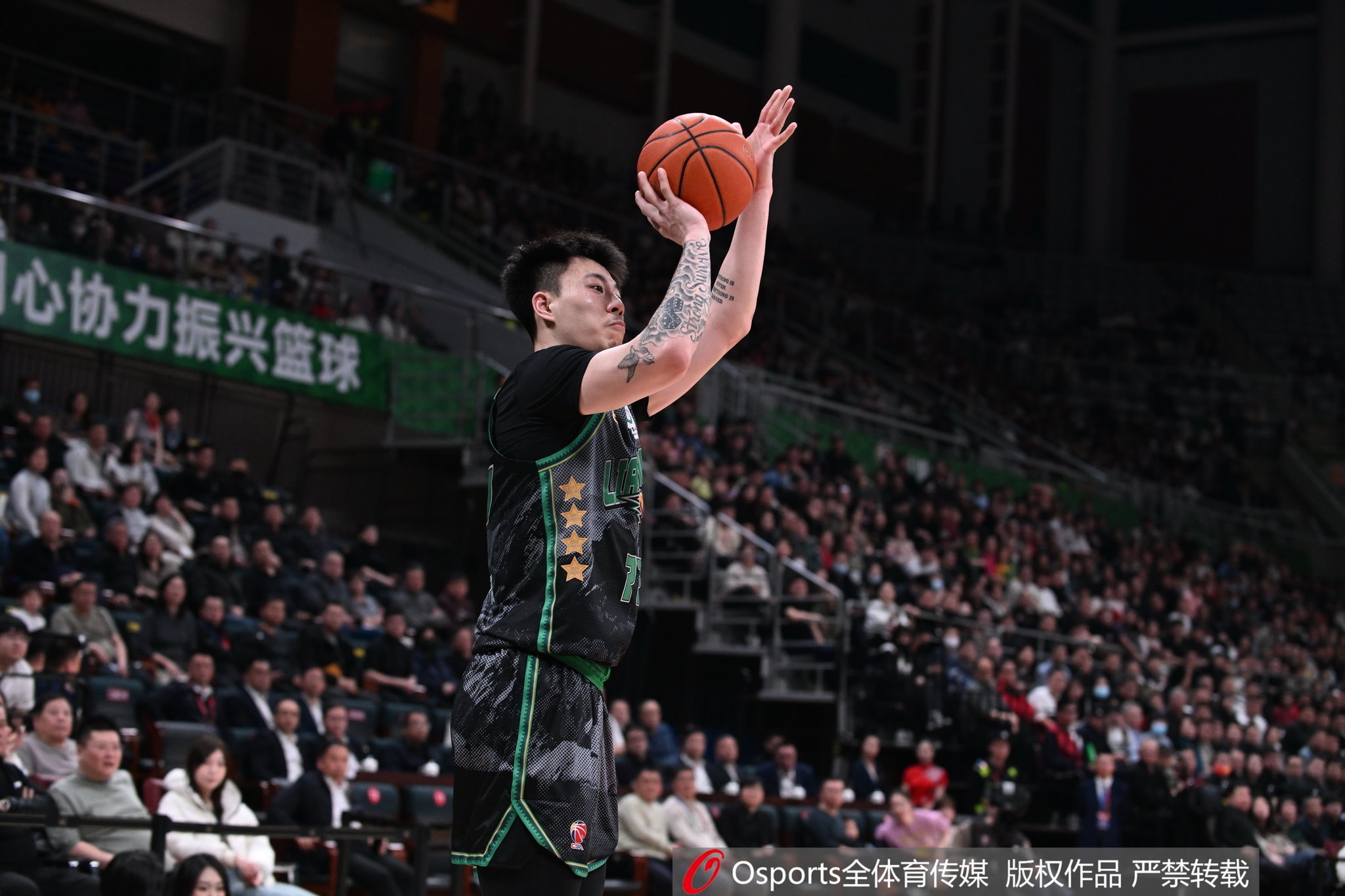 雙星閃耀！張鎮(zhèn)麟&韓德君半場合計12中8 合砍21分9籃板2助攻2搶斷