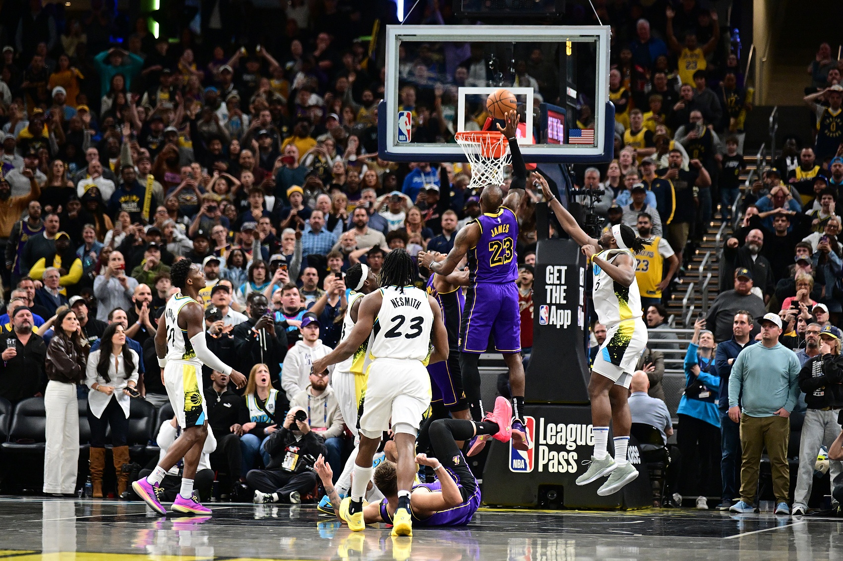 NBA歷史唯二面對(duì)同一支球隊(duì)有過3次壓哨絕殺的球員：喬丹和詹姆斯
